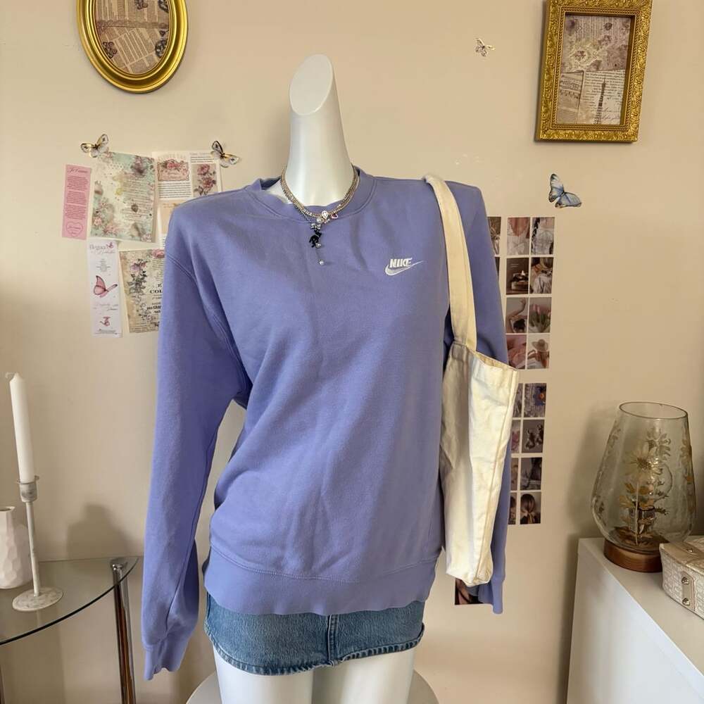 Vintage Y2K Nike Embroidered Futura Logo Lavender Purple Crewneck Sweatshirt Wom